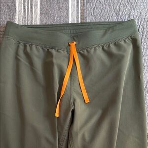 Figs Basic Livingston Moss Size L/P with Orange Drawstring